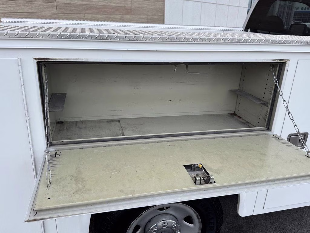 2008 White Ford Super Duty F-250 SRW XL RWD Truck