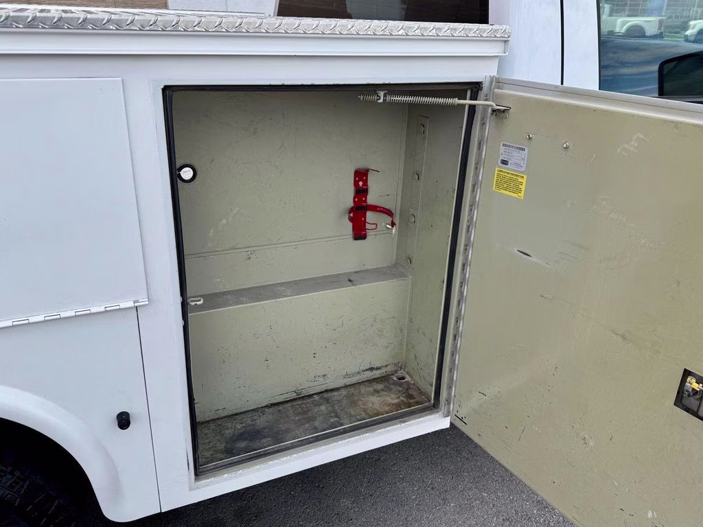 2008 White Ford Super Duty F-250 SRW XL RWD Truck