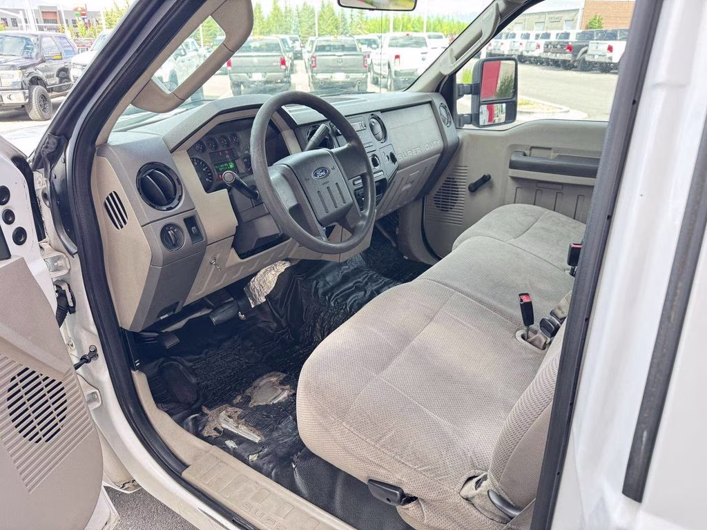 2008 White Ford Super Duty F-250 SRW XL RWD Truck