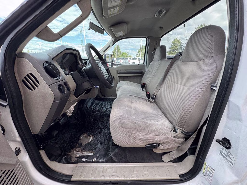 2008 White Ford Super Duty F-250 SRW XL RWD Truck