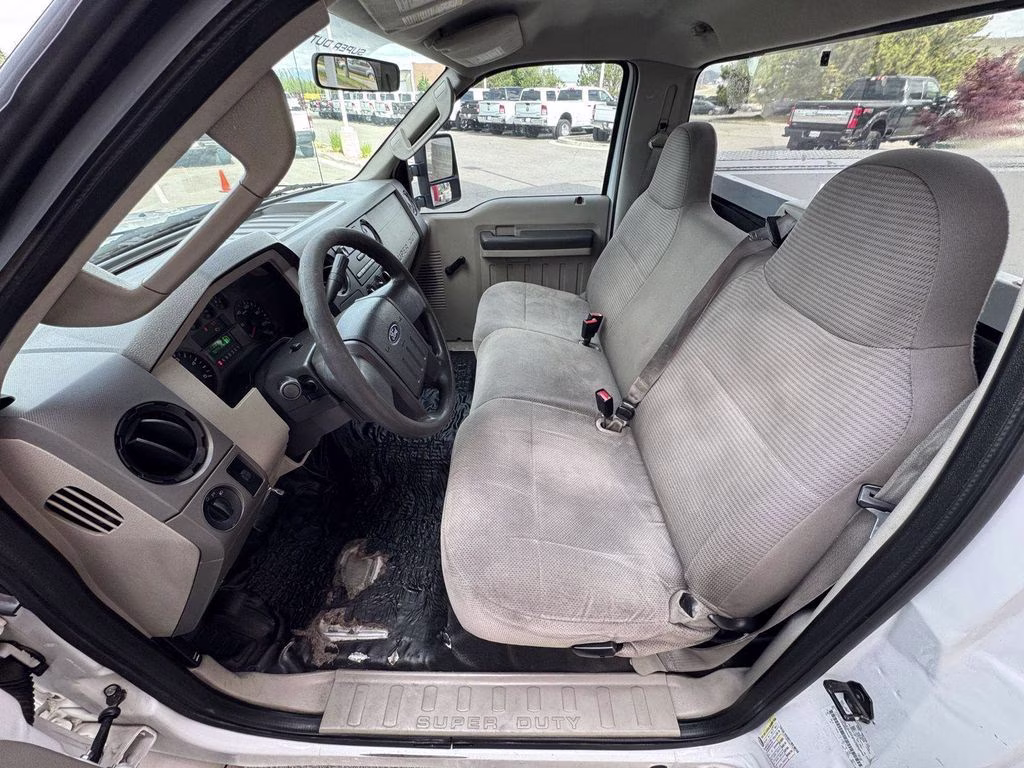 2008 White Ford Super Duty F-250 SRW XL RWD Truck