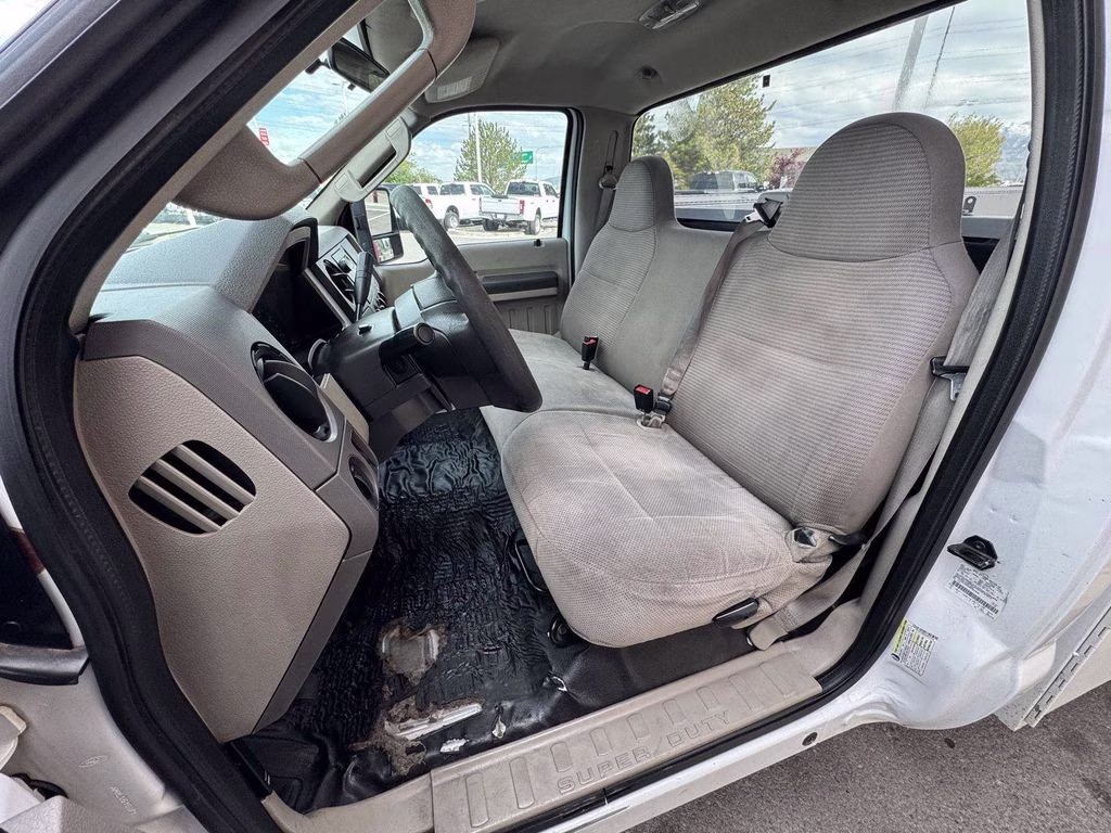 2008 White Ford Super Duty F-250 SRW XL RWD Truck