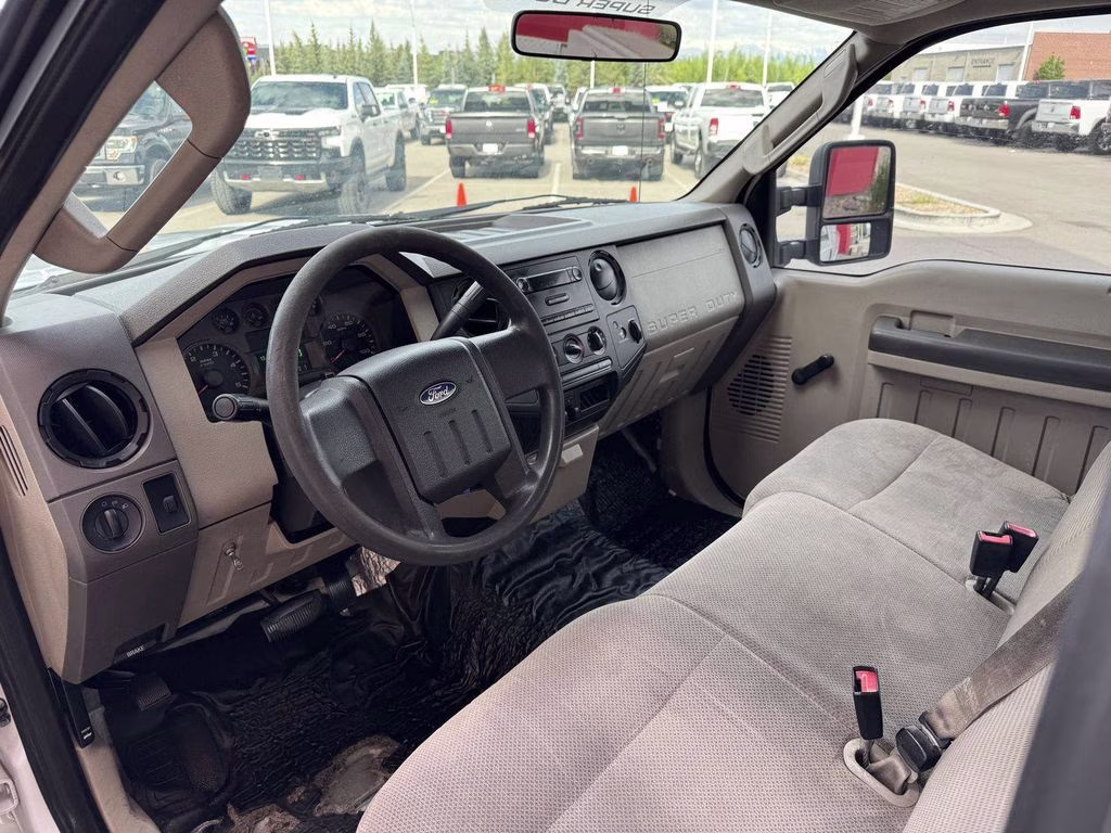 2008 White Ford Super Duty F-250 SRW XL RWD Truck