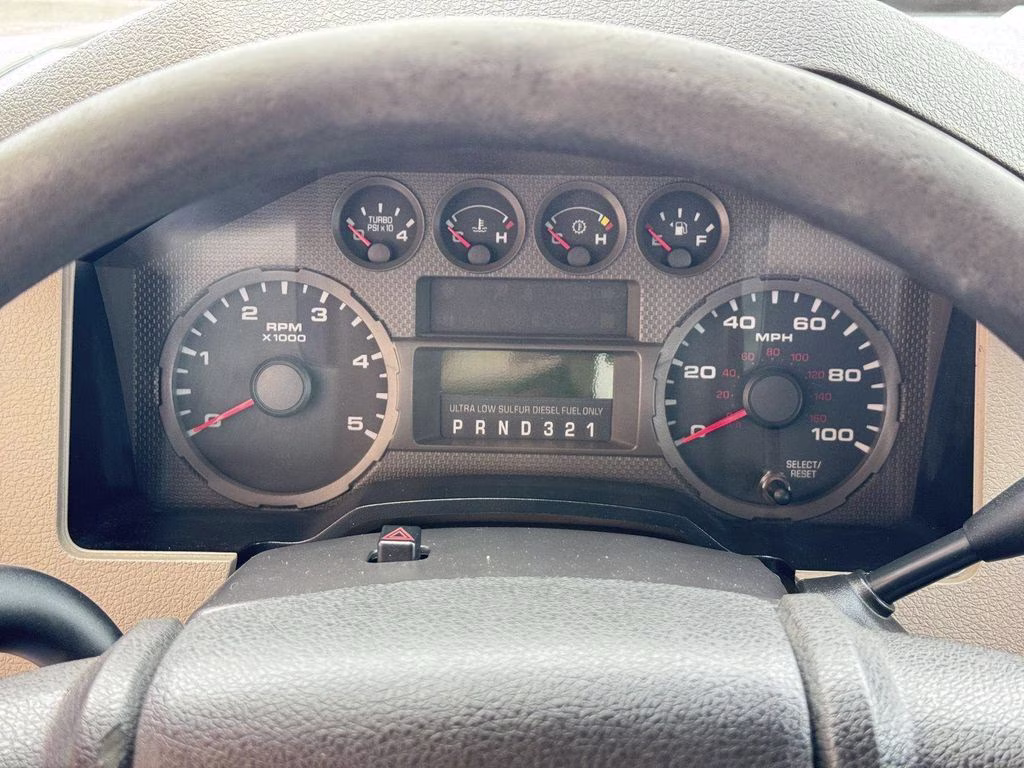 2008 White Ford Super Duty F-250 SRW XL RWD Truck