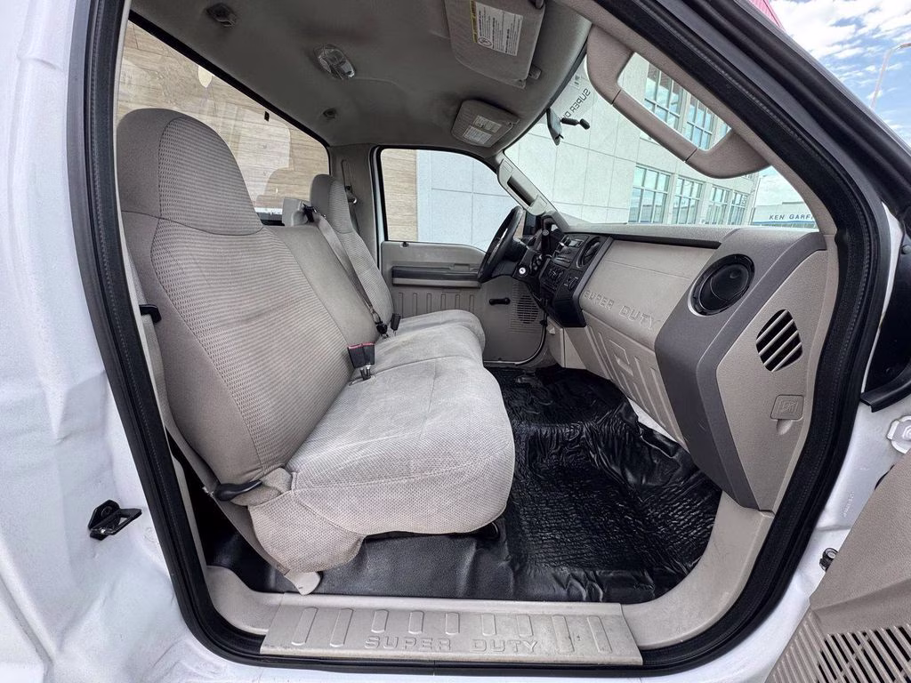 2008 White Ford Super Duty F-250 SRW XL RWD Truck
