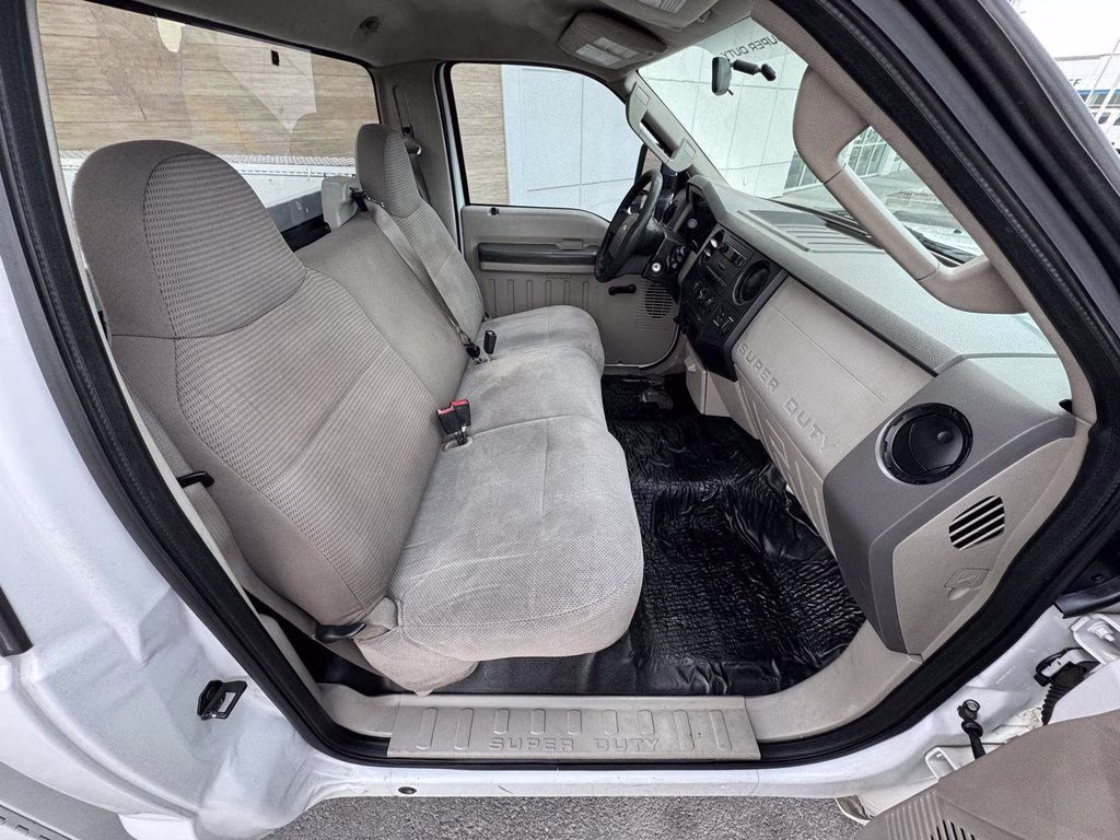 2008 White Ford Super Duty F-250 SRW XL RWD Truck