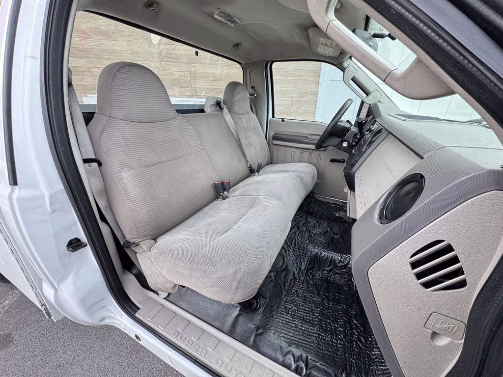 2008 White Ford Super Duty F-250 SRW XL RWD Truck