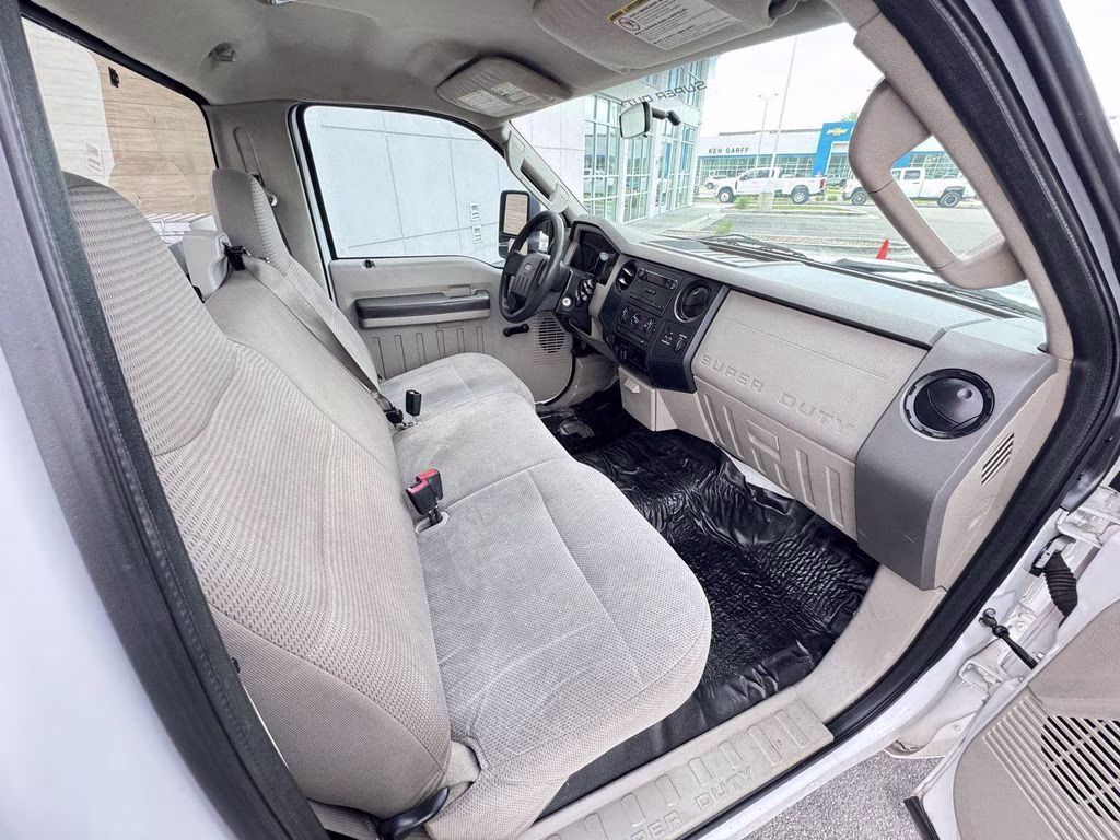2008 White Ford Super Duty F-250 SRW XL RWD Truck