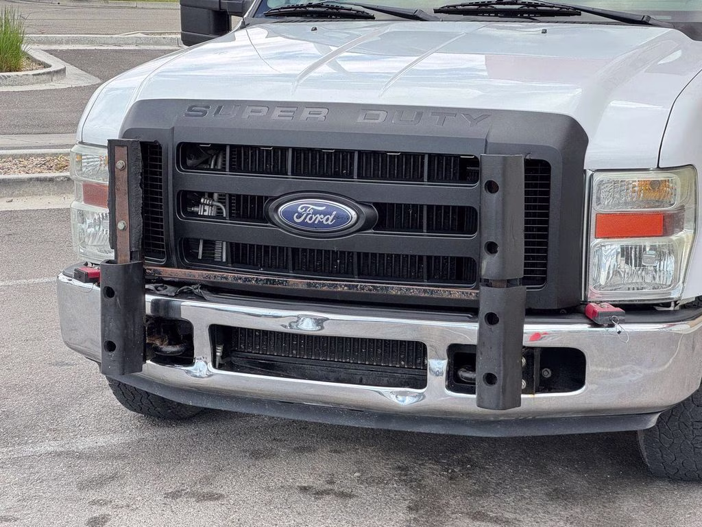 2008 White Ford Super Duty F-250 SRW XL RWD Truck