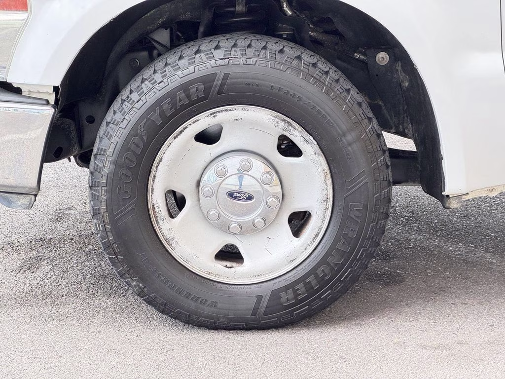 2008 White Ford Super Duty F-250 SRW XL RWD Truck