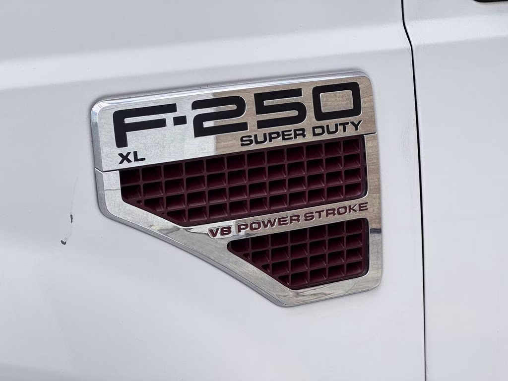2008 White Ford Super Duty F-250 SRW XL RWD Truck