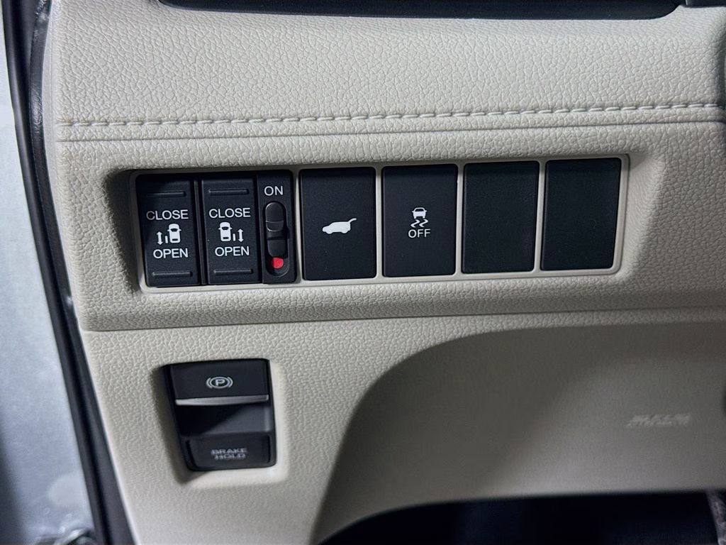 2026 Solar Silver Metallic Honda Odyssey EX-L FWD Van