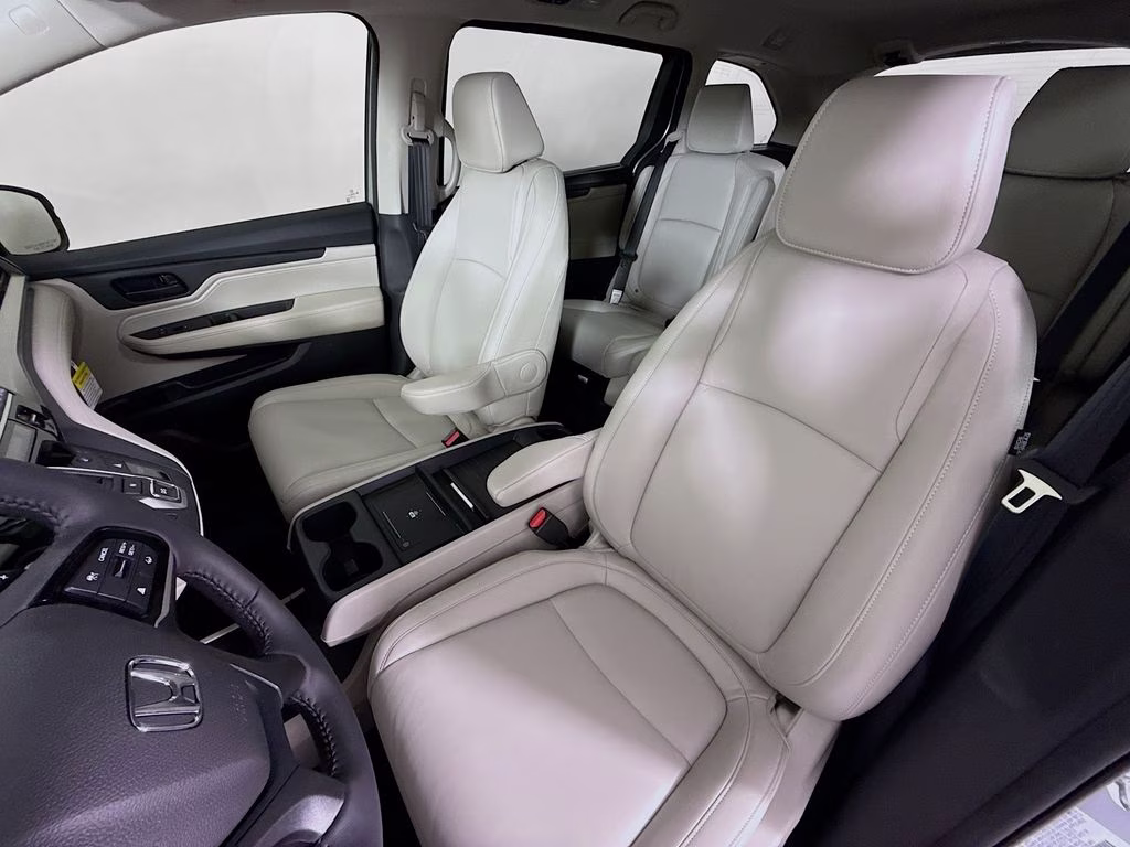 2026 Solar Silver Metallic Honda Odyssey EX-L FWD Van