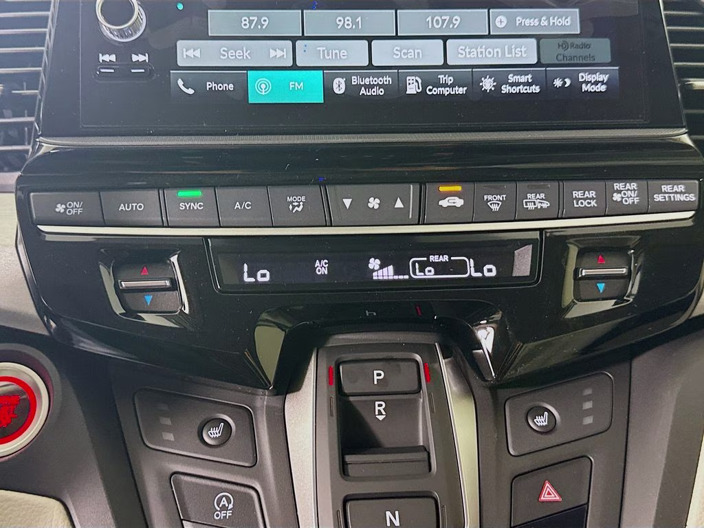 2026 Solar Silver Metallic Honda Odyssey EX-L FWD Van