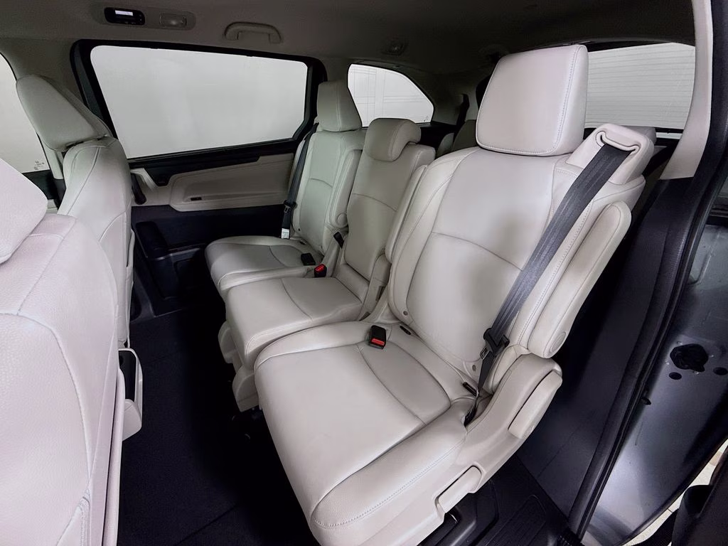 2026 Solar Silver Metallic Honda Odyssey EX-L FWD Van
