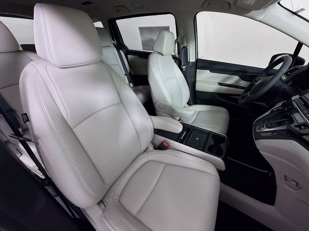 2026 Solar Silver Metallic Honda Odyssey EX-L FWD Van