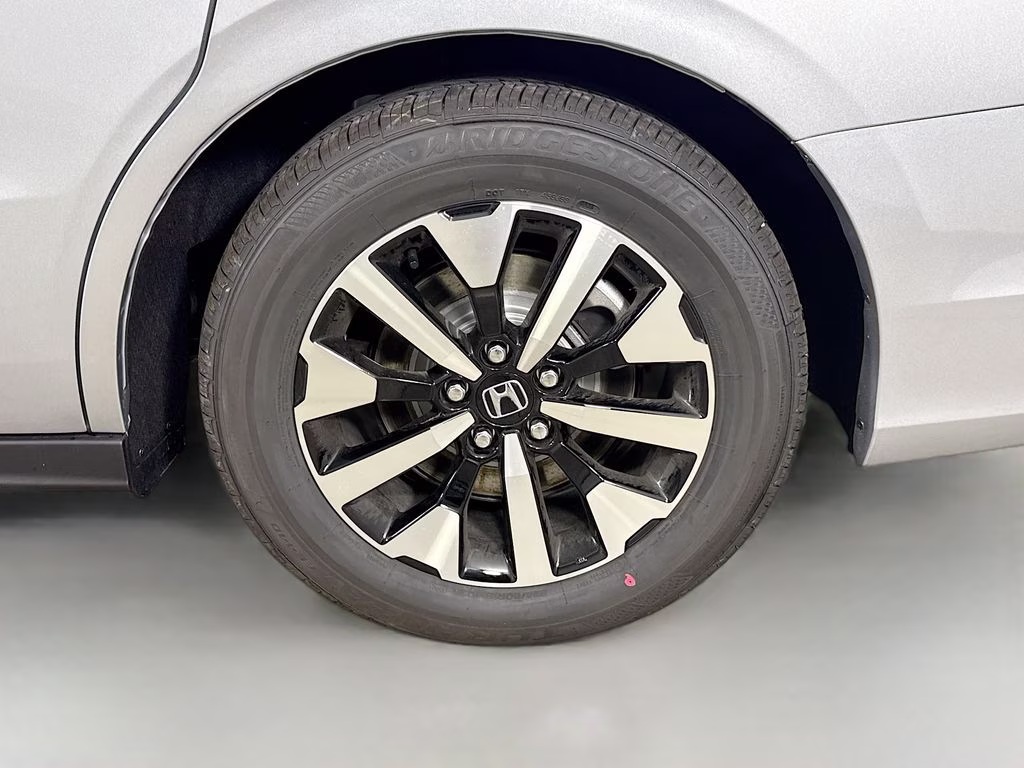 2026 Solar Silver Metallic Honda Odyssey EX-L FWD Van