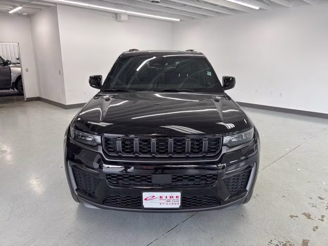 2026 Diamond Black Crystal Pearlcoat Jeep Grand Cherokee L Limited 4X4 SUV