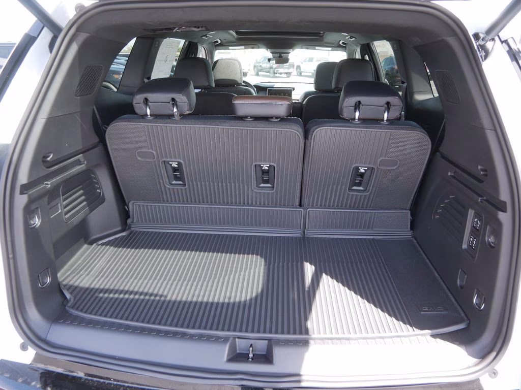2026 Glacier White Tricoat GMC Acadia Denali Ultimate AWD SUV