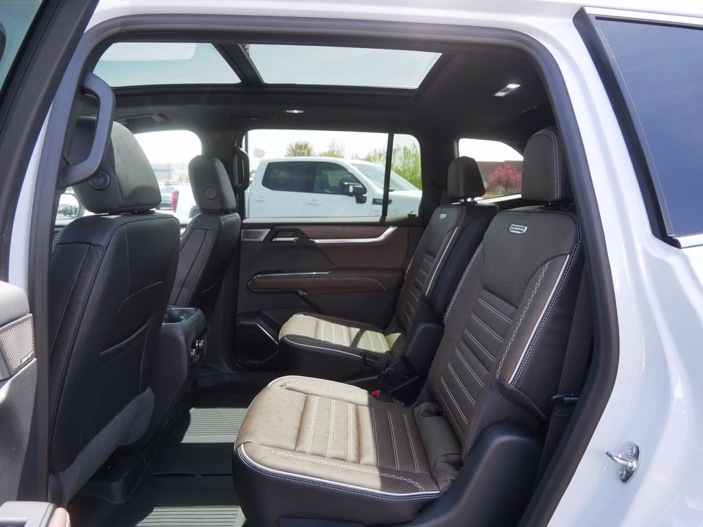 2026 Glacier White Tricoat GMC Acadia Denali Ultimate AWD SUV