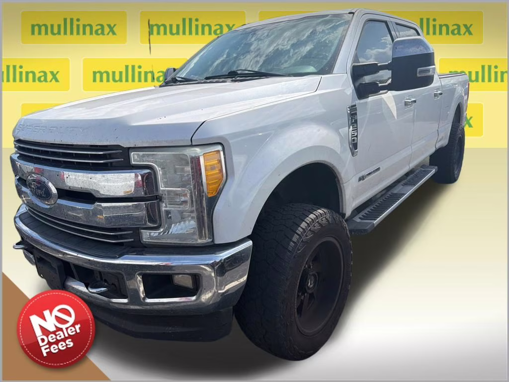 2017 White Platinum Clearcoat Metallic Ford Super Duty F-250 SRW Lariat 4X4 Truck