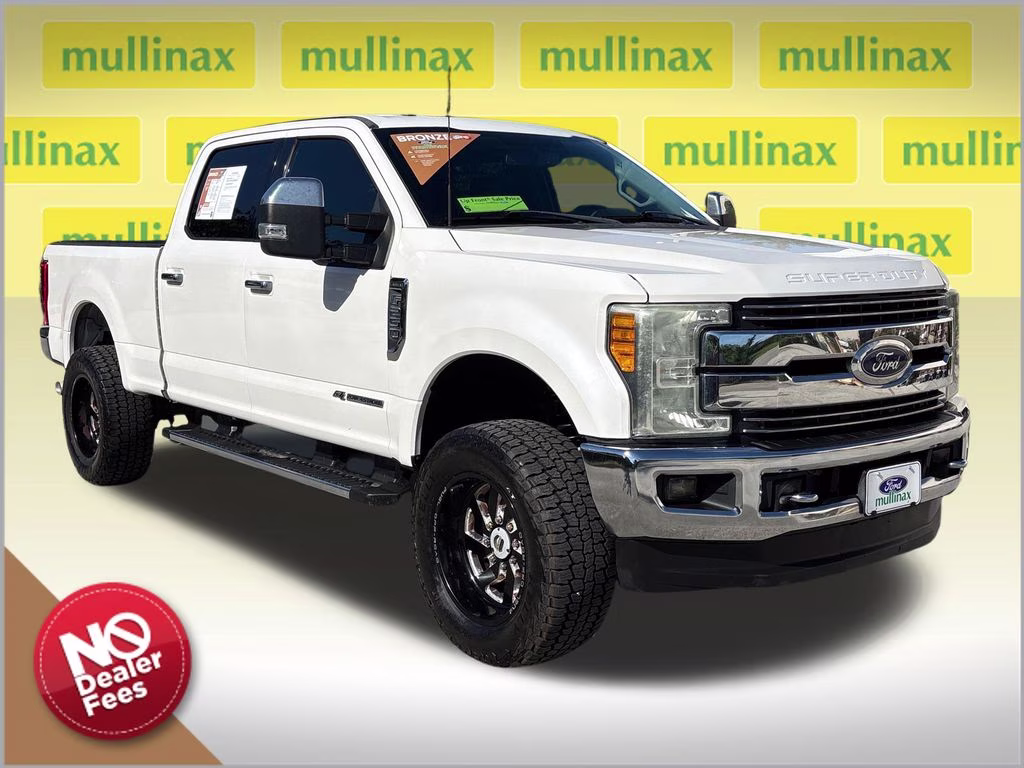 2017 White Platinum Clearcoat Metallic Ford Super Duty F-250 SRW Lariat 4X4 Truck
