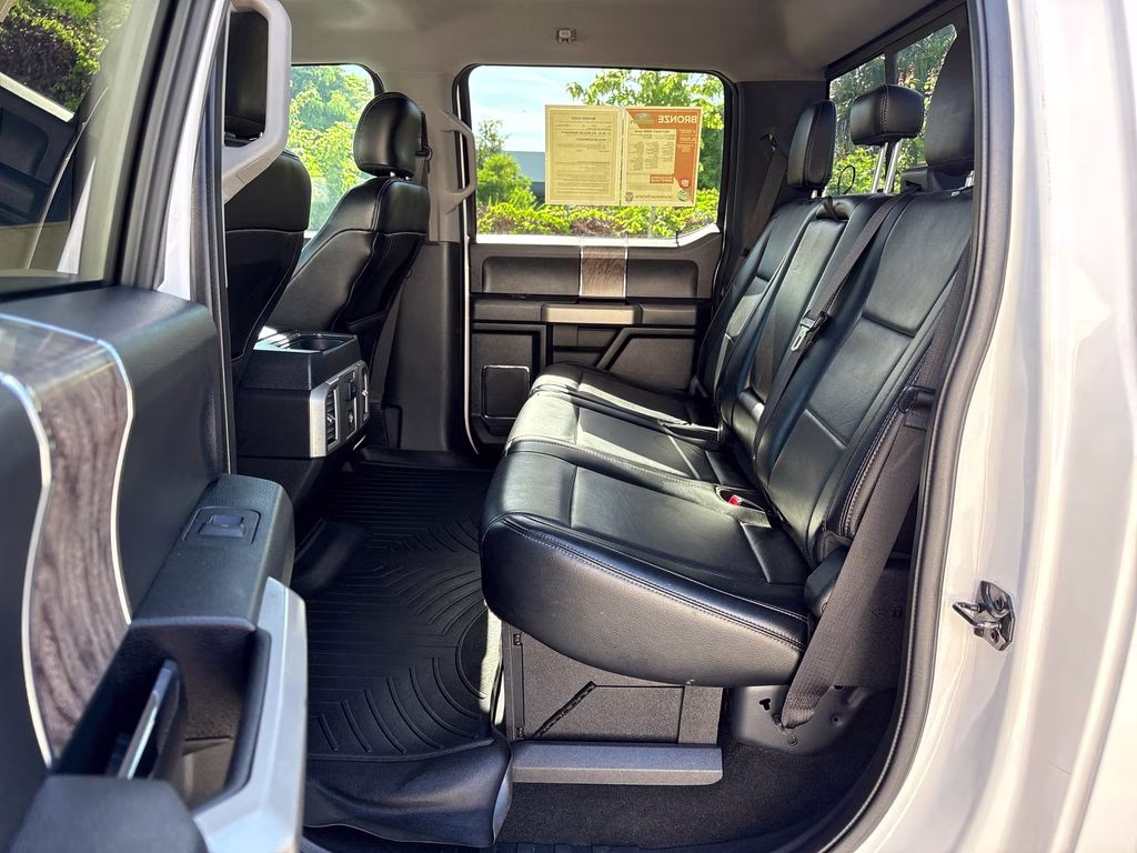 2017 White Platinum Clearcoat Metallic Ford Super Duty F-250 SRW Lariat 4X4 Truck