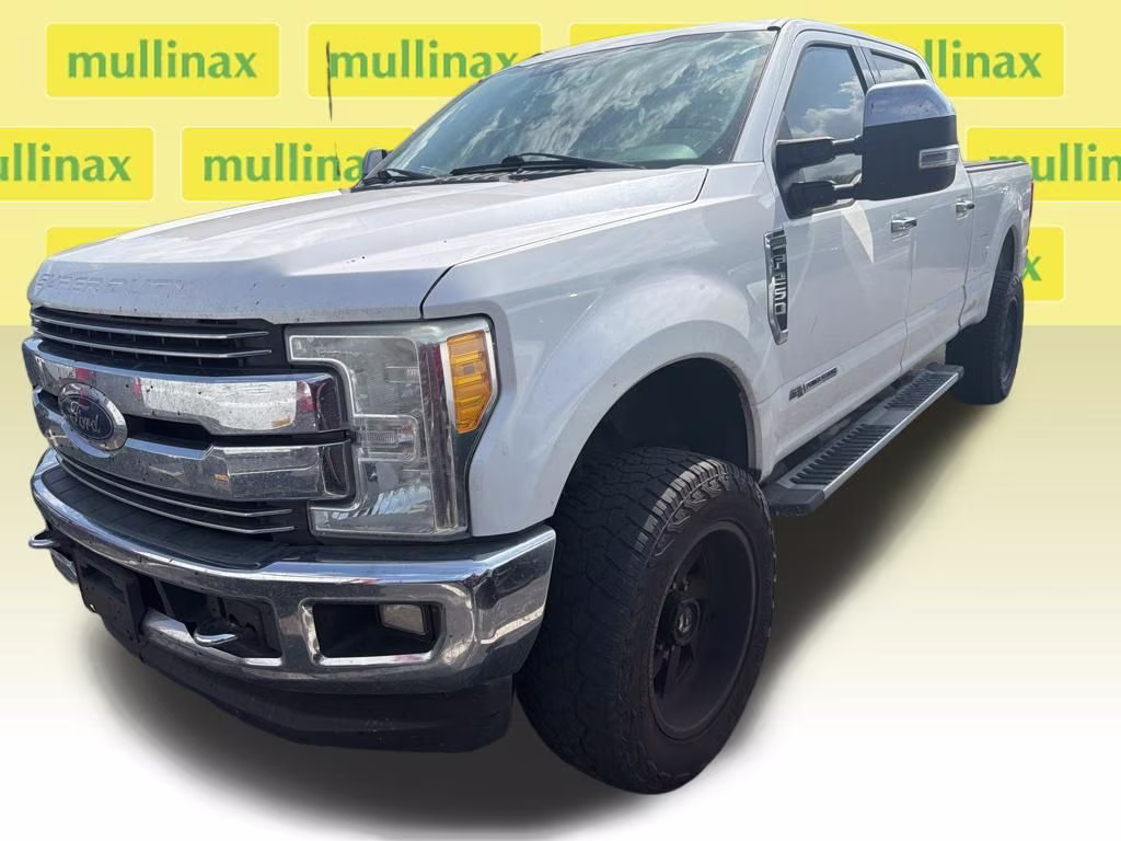 2017 White Platinum Clearcoat Metallic Ford Super Duty F-250 SRW Lariat 4X4 Truck