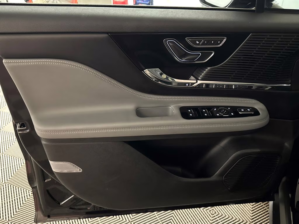 2022 Infinite Black Metallic Clearcoat Lincoln Corsair Plug-In Hybrid Grand Touring AWD SUV