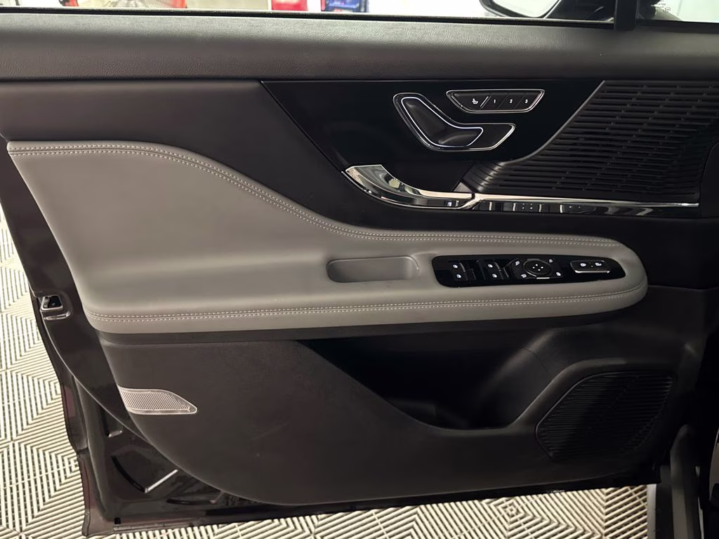 2022 Infinite Black Metallic Clearcoat Lincoln Corsair Plug-In Hybrid Grand Touring AWD SUV
