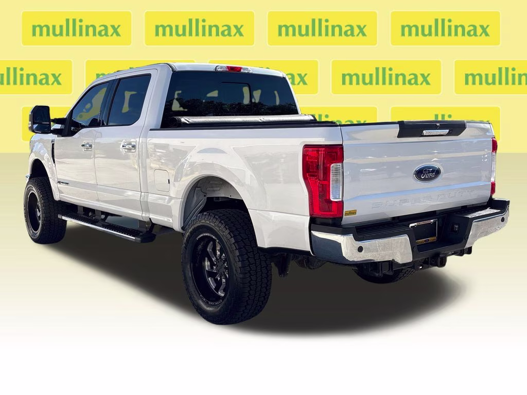2017 White Platinum Clearcoat Metallic Ford Super Duty F-250 SRW Lariat 4X4 Truck