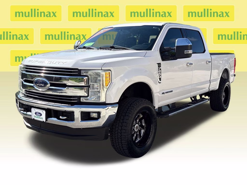 2017 White Platinum Clearcoat Metallic Ford Super Duty F-250 SRW Lariat 4X4 Truck