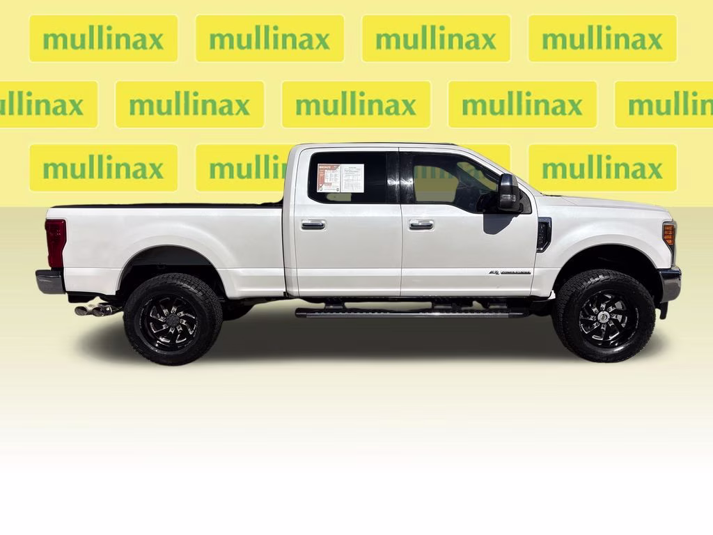 2017 White Platinum Clearcoat Metallic Ford Super Duty F-250 SRW Lariat 4X4 Truck