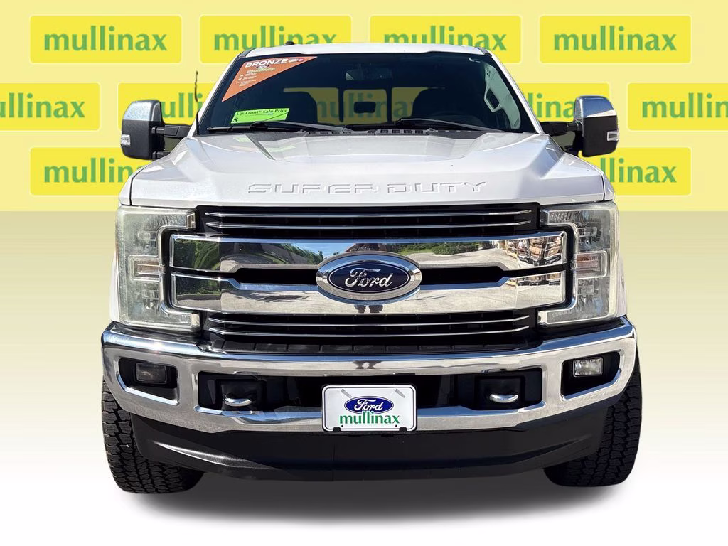 2017 White Platinum Clearcoat Metallic Ford Super Duty F-250 SRW Lariat 4X4 Truck
