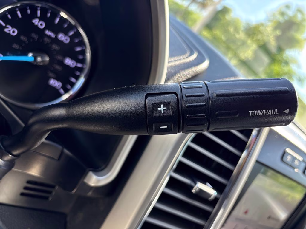 2017 White Platinum Clearcoat Metallic Ford Super Duty F-250 SRW Lariat 4X4 Truck