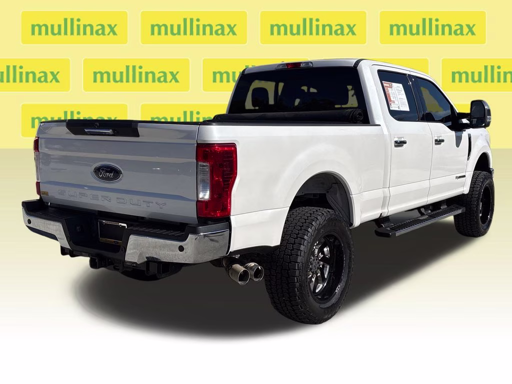 2017 White Platinum Clearcoat Metallic Ford Super Duty F-250 SRW Lariat 4X4 Truck