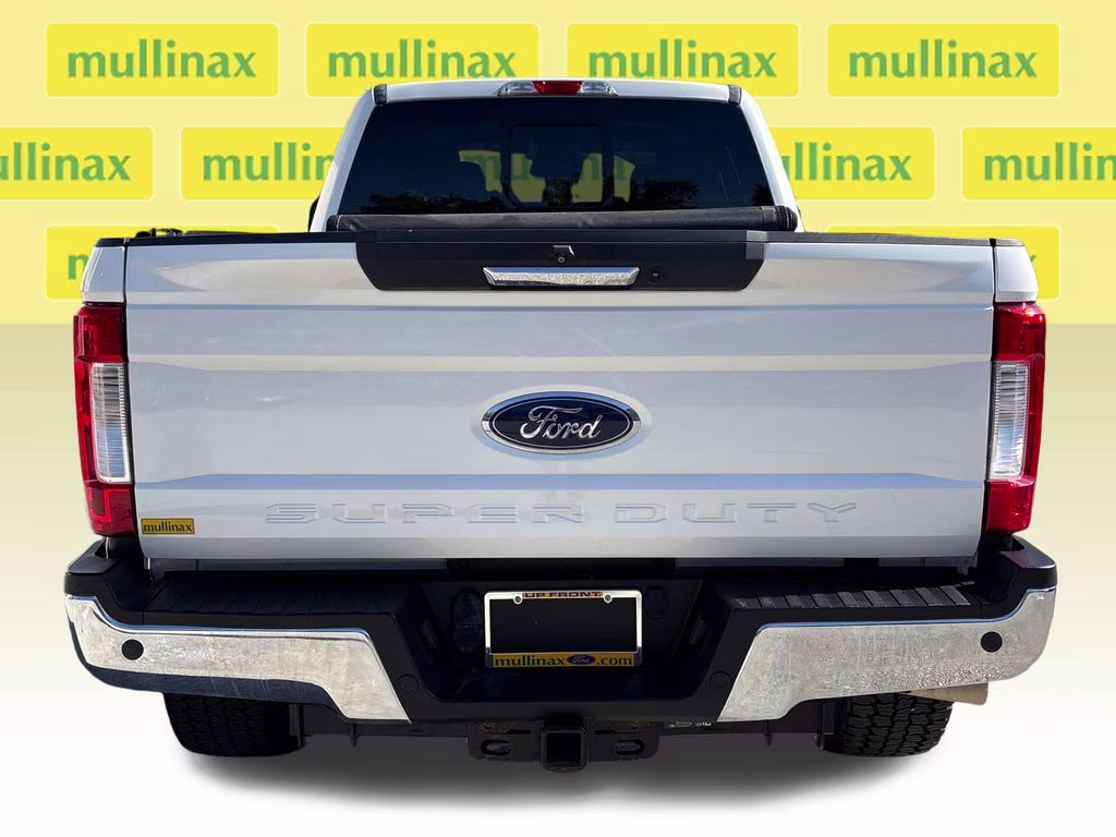 2017 White Platinum Clearcoat Metallic Ford Super Duty F-250 SRW Lariat 4X4 Truck