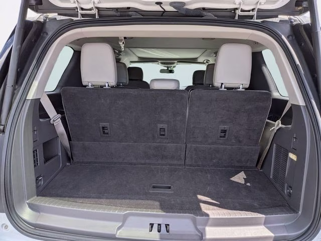 2021 Star White Metallic Tri-Coat Ford Expedition Limited RWD SUV