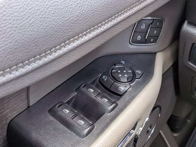 2021 Star White Metallic Tri-Coat Ford Expedition Limited RWD SUV