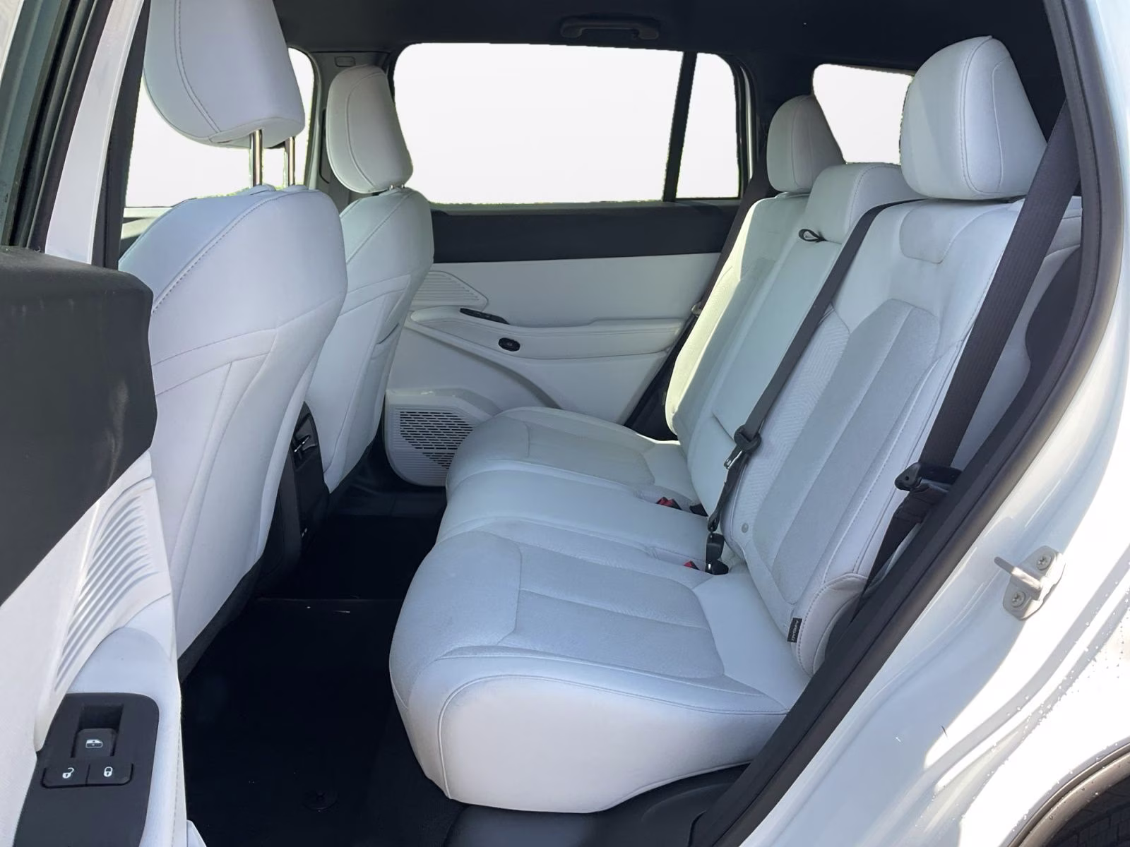 2026 Bright White Clearcoat Jeep Cherokee Laredo 4X4 SUV
