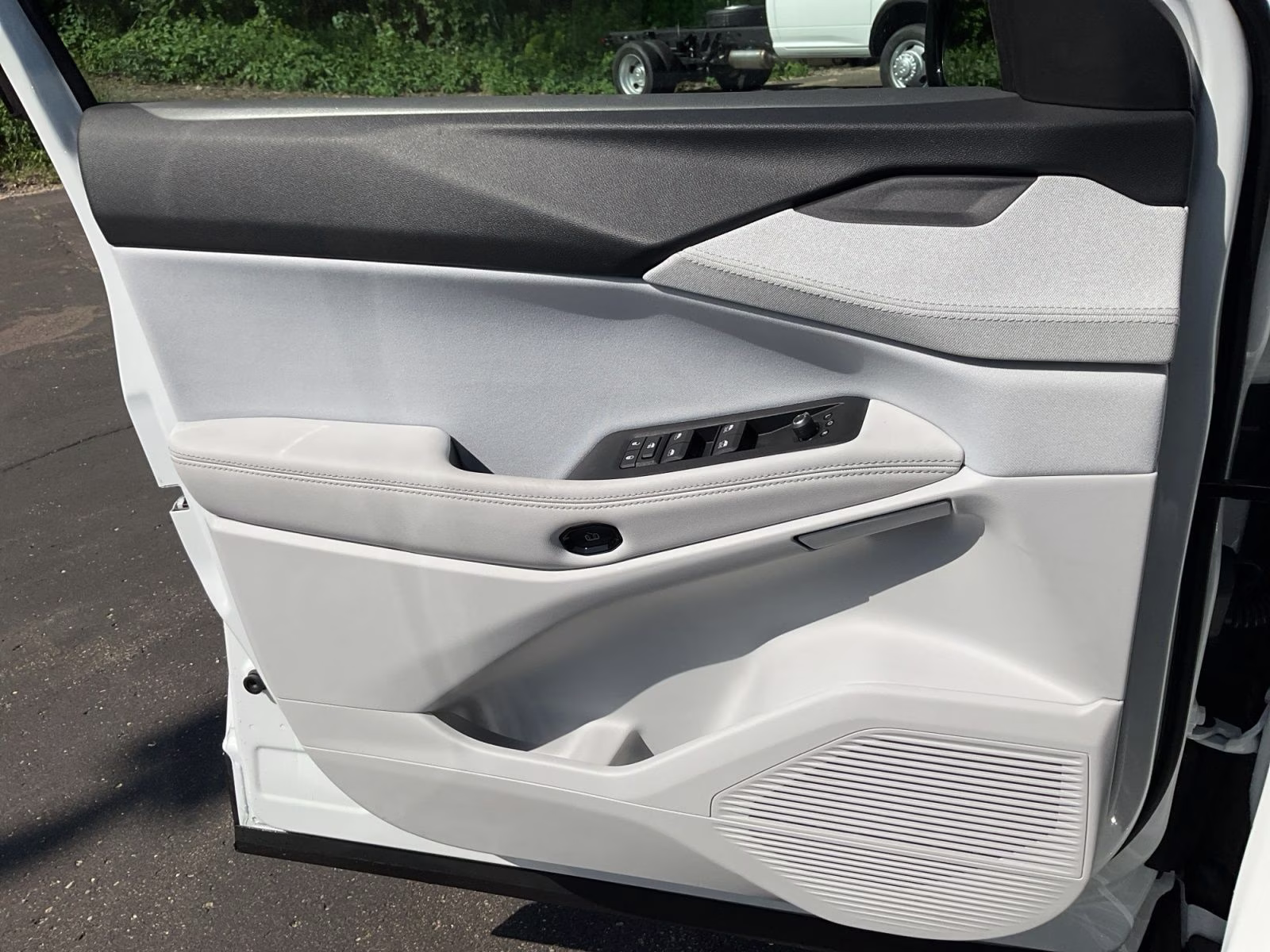 2026 Bright White Clearcoat Jeep Cherokee Laredo 4X4 SUV