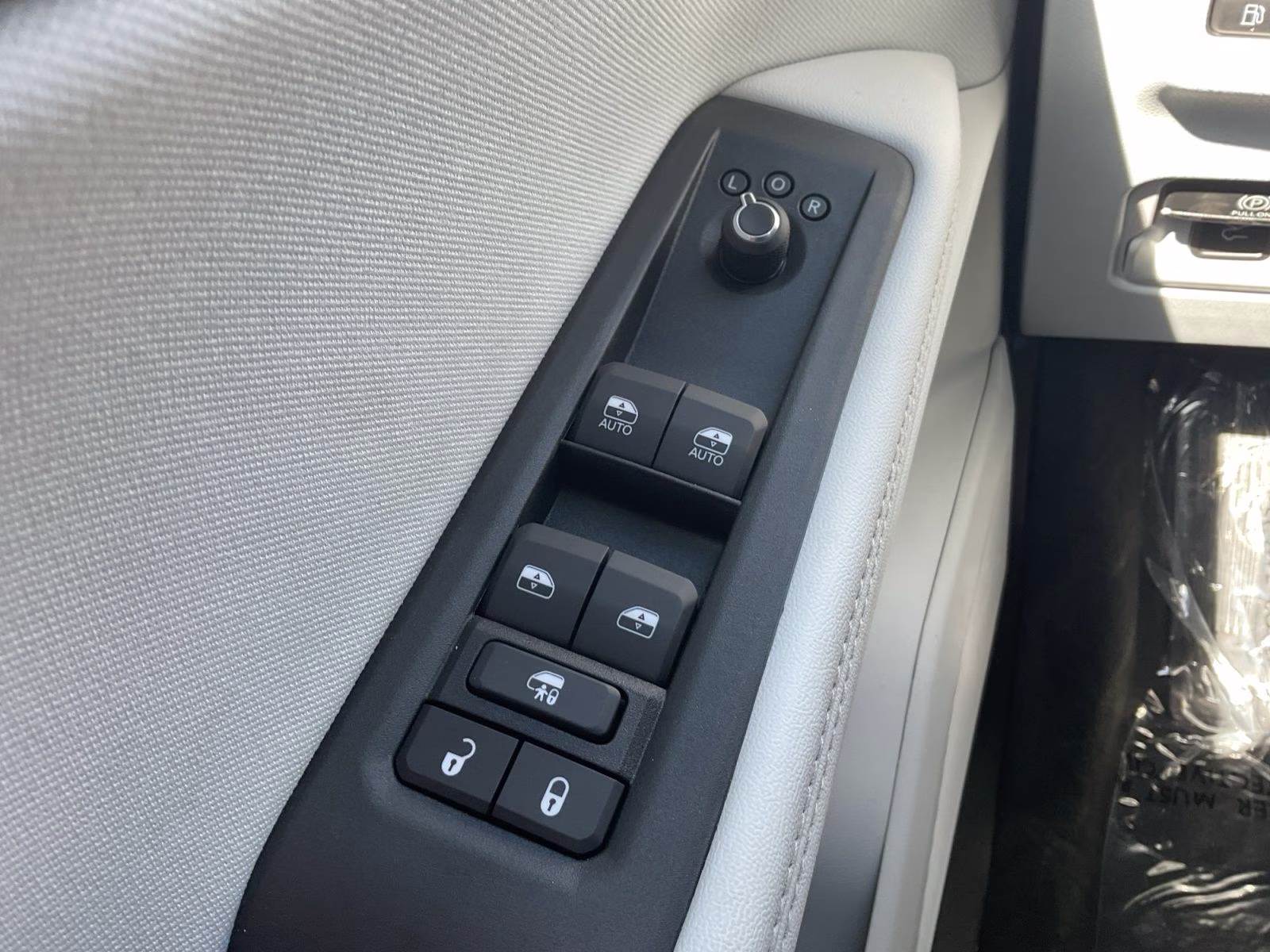 2026 Bright White Clearcoat Jeep Cherokee Laredo 4X4 SUV