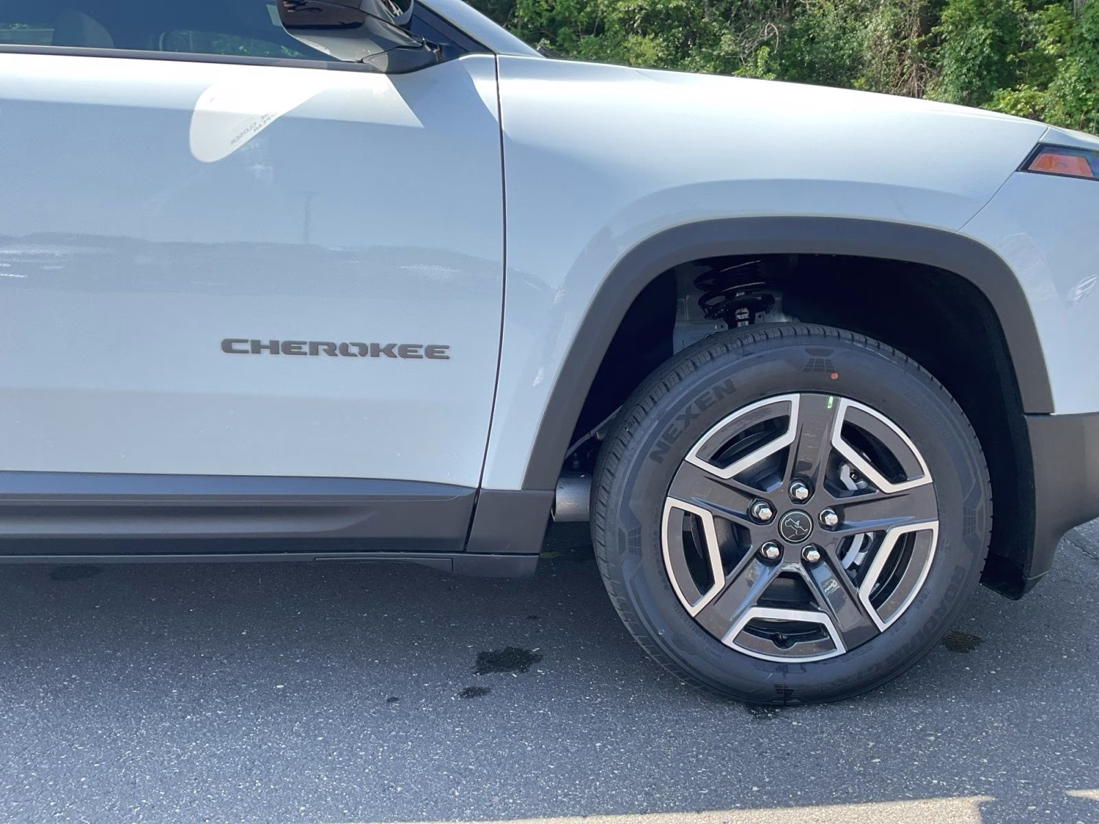 2026 Bright White Clearcoat Jeep Cherokee Laredo 4X4 SUV