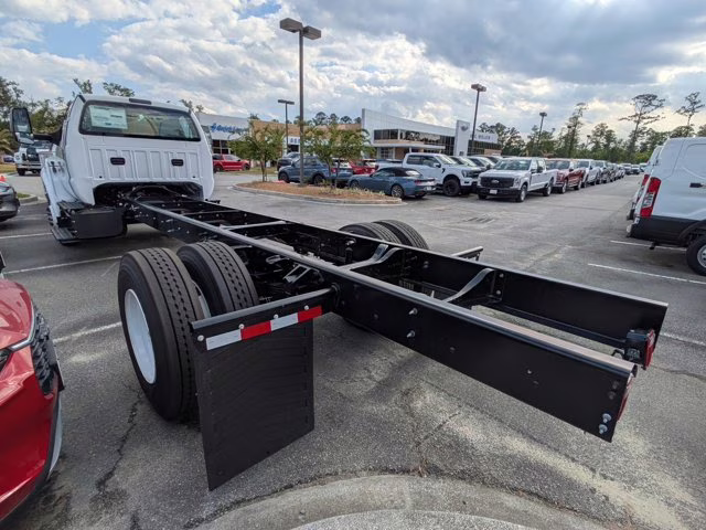 2027 Oxford White Ford F-650SD RWD Truck