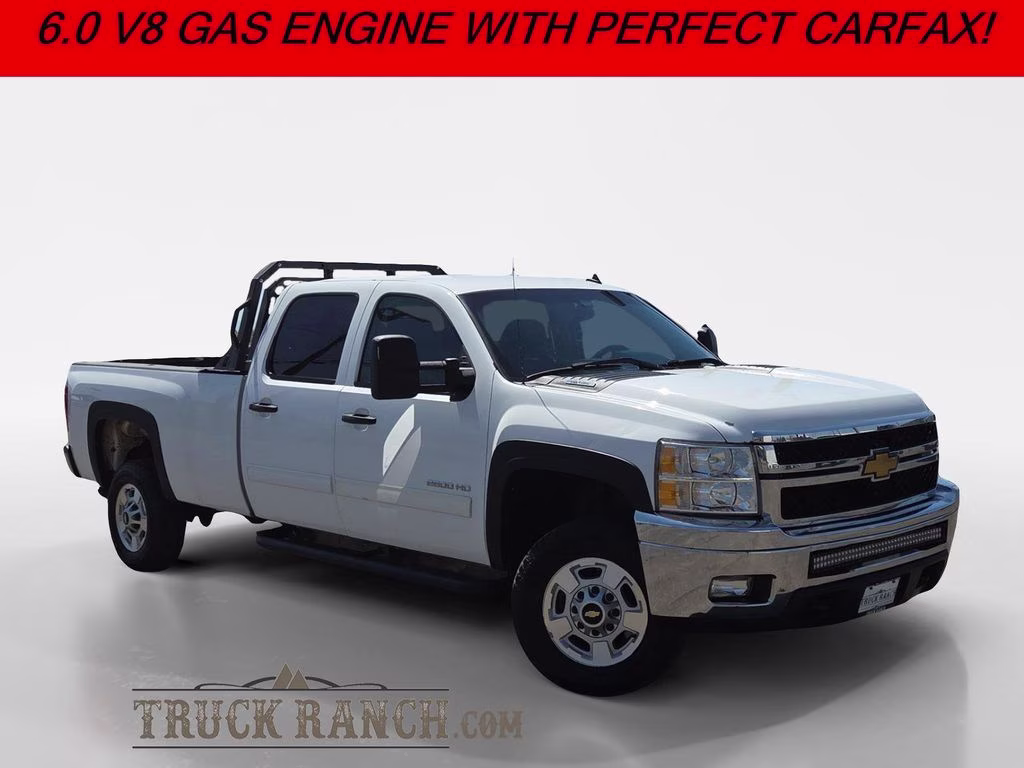 2014 White Chevrolet Silverado 2500HD LT 4X4 Truck