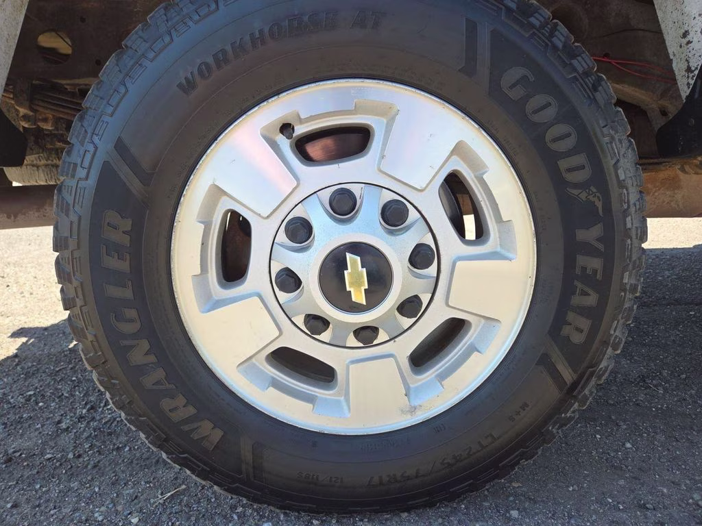 2014 White Chevrolet Silverado 2500HD LT 4X4 Truck