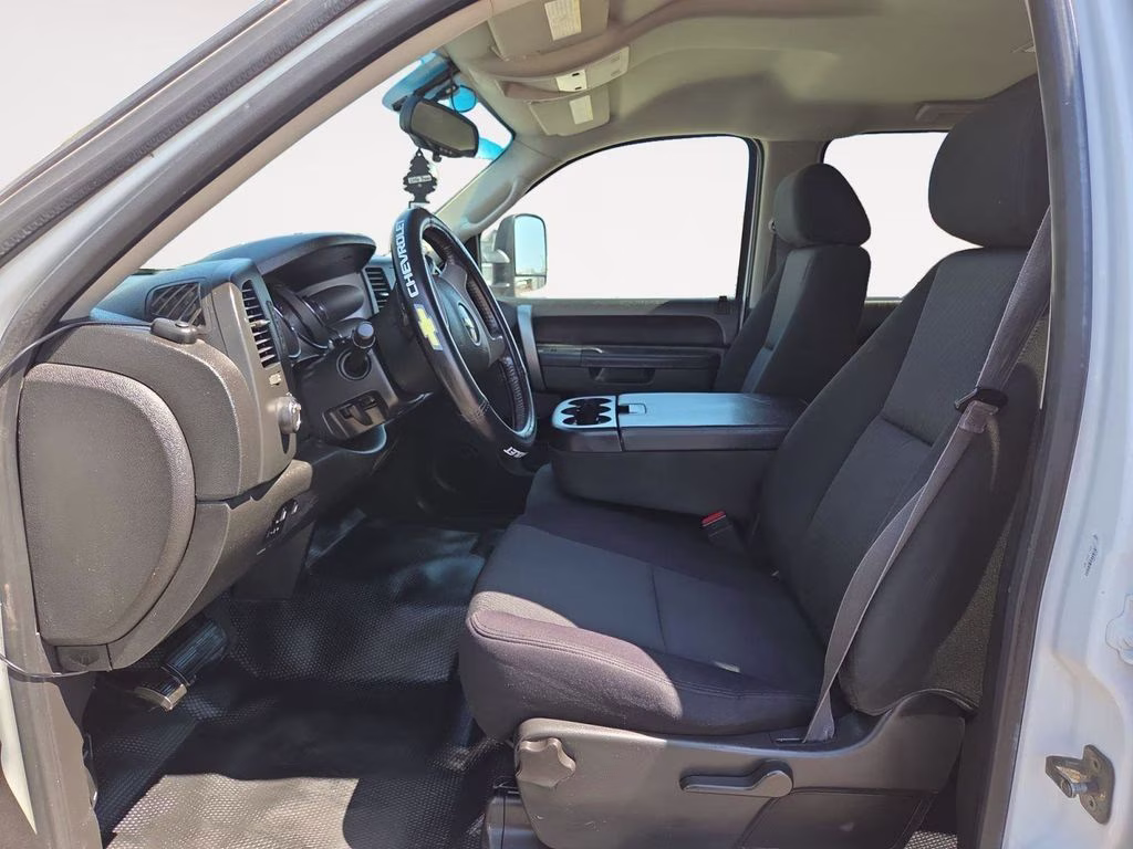 2014 White Chevrolet Silverado 2500HD LT 4X4 Truck