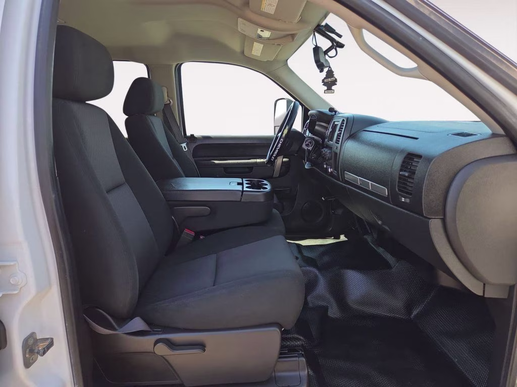 2014 White Chevrolet Silverado 2500HD LT 4X4 Truck