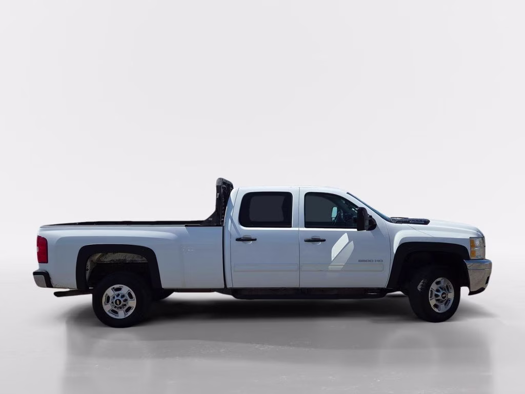 2014 White Chevrolet Silverado 2500HD LT 4X4 Truck