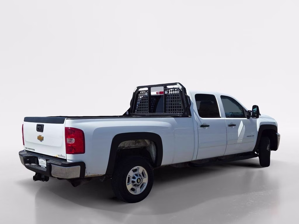 2014 White Chevrolet Silverado 2500HD LT 4X4 Truck